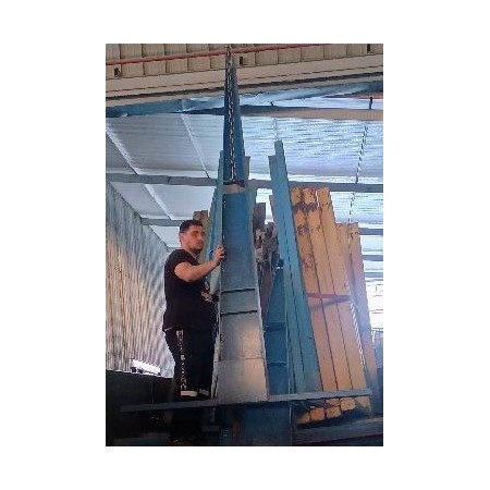 struttura ferro creata per casse vetri larga 1,70 alta 2,70 peso 75kg