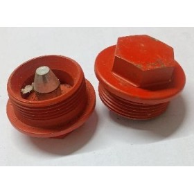 tappo con battuta e calamita dm 30x1,5 testa esagono chiave 22