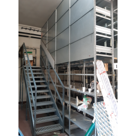scaffali isola sopraelevata metallo zincato completo di scala a norma