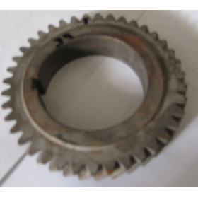 ingranaggio con chiavetta 39 denti su asse da 600mm iveco 8831940