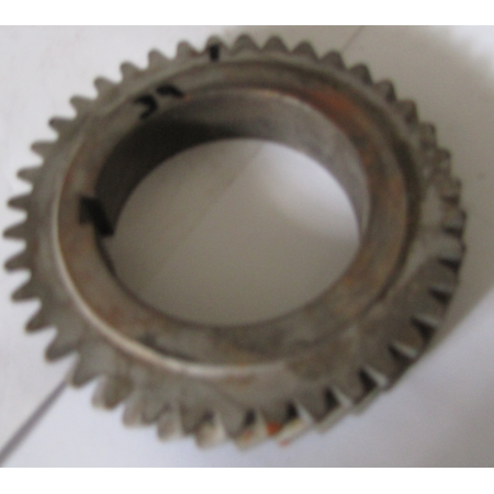 ingranaggio con chiavetta 39 denti su asse da 600mm iveco 8831940