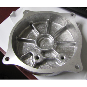 coperchio pompa iniezione in alluminio pressofuso iveco 61687312