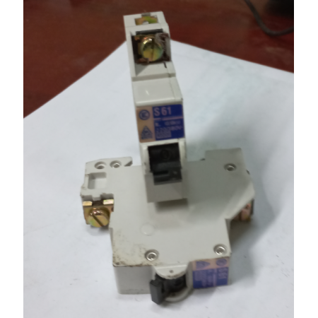interruttore termico unipolare 220/380v 10a iveco 4774378